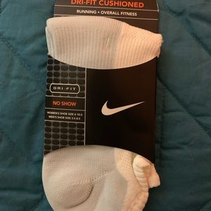 Nike DriFit no show Socks
